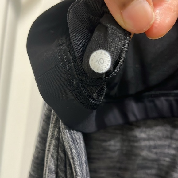 Lululemon Slay the Studio 2-in-1 Tank Gray & Black Sz 10 - Picture 8 of 8